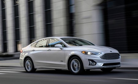 2019 Ford Fusion Front Three-Quarter Wallpapers 450x275 (8)