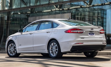 2019 Ford Fusion Rear Three-Quarter Wallpapers 450x275 (18)