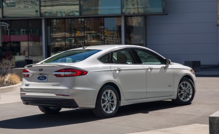2019 Ford Fusion Rear Three-Quarter Wallpapers 450x275 (19)