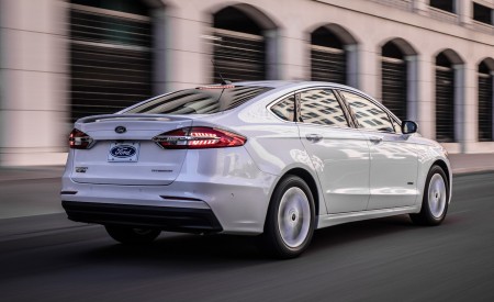 2019 Ford Fusion Rear Three-Quarter Wallpapers 450x275 (2)