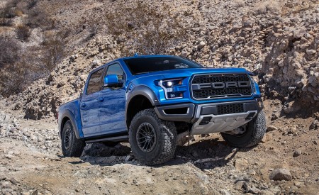 2019 Ford F‑150 Raptor Front Three-Quarter Wallpapers 450x275 (13)