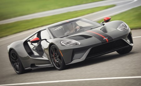 2019 Ford GT Carbon Series Front Three-Quarter Wallpapers 450x275 (1)