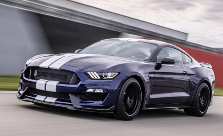 2019 Ford Mustang Shelby GT350 Front Three-Quarter Wallpapers 450x275 (3)