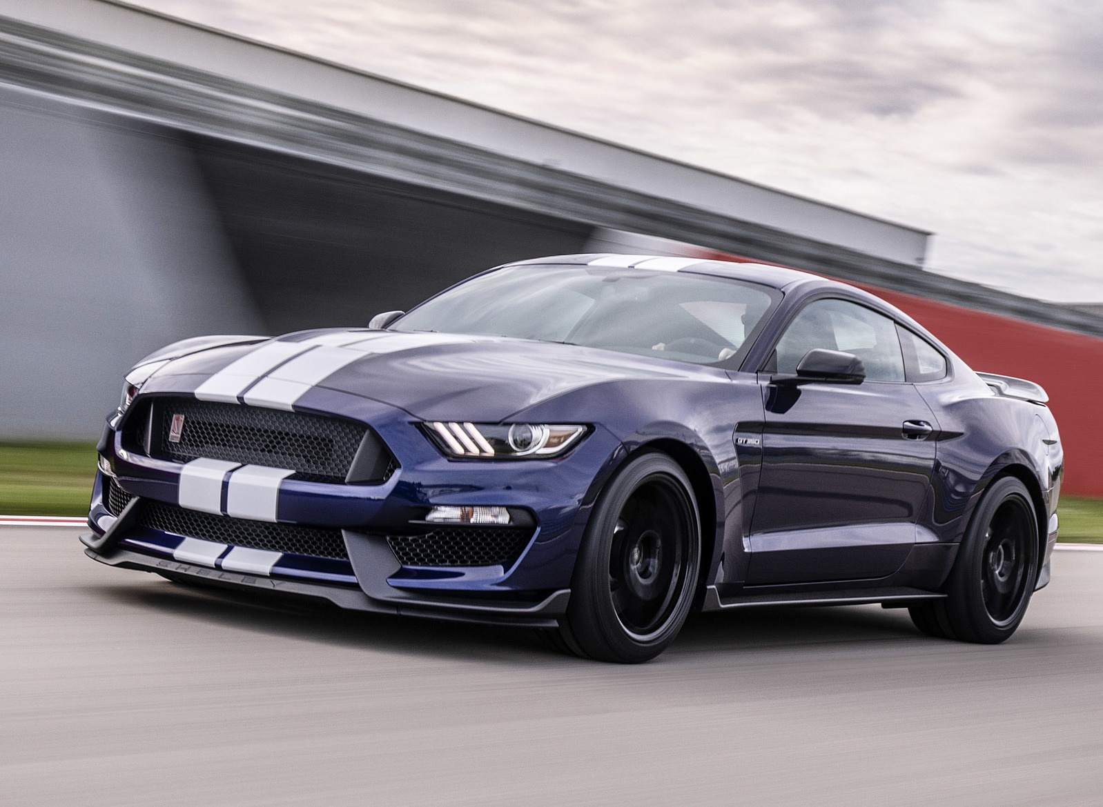 2019 Ford Mustang Shelby GT350 Front Three-Quarter Wallpapers (3)