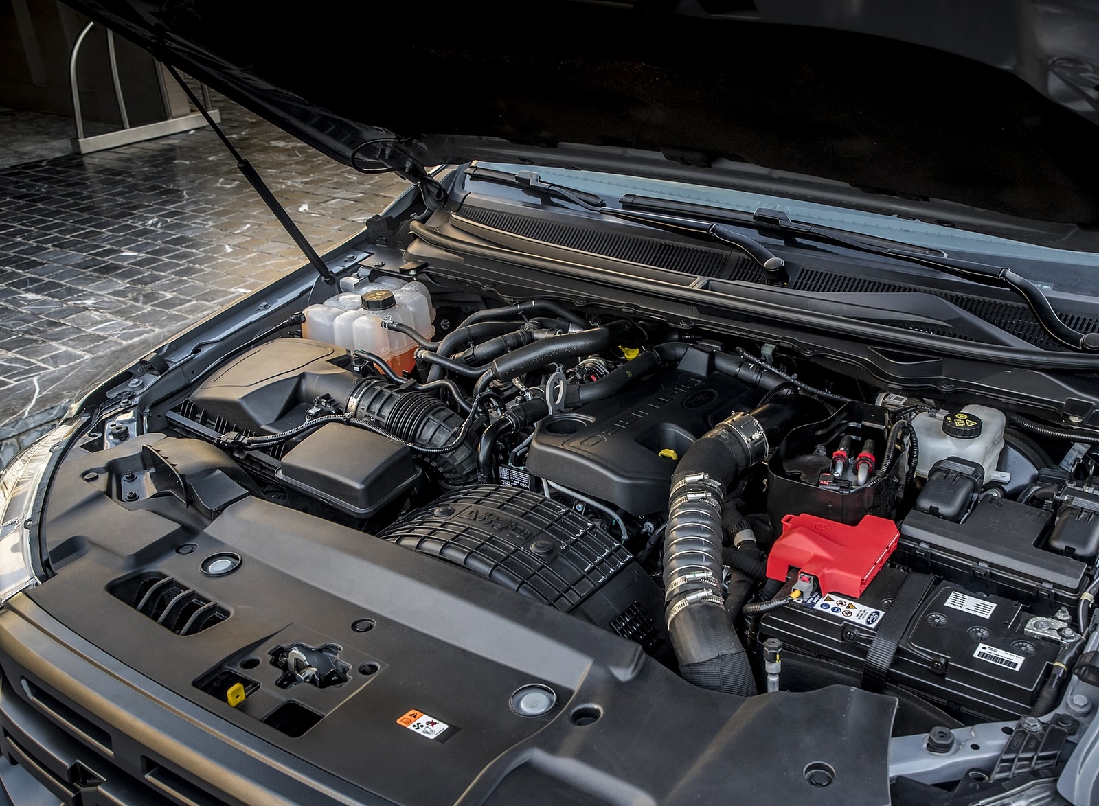 2019 Ford Ranger Raptor (Color: Conquer Grey) Engine Wallpapers #65 of 192