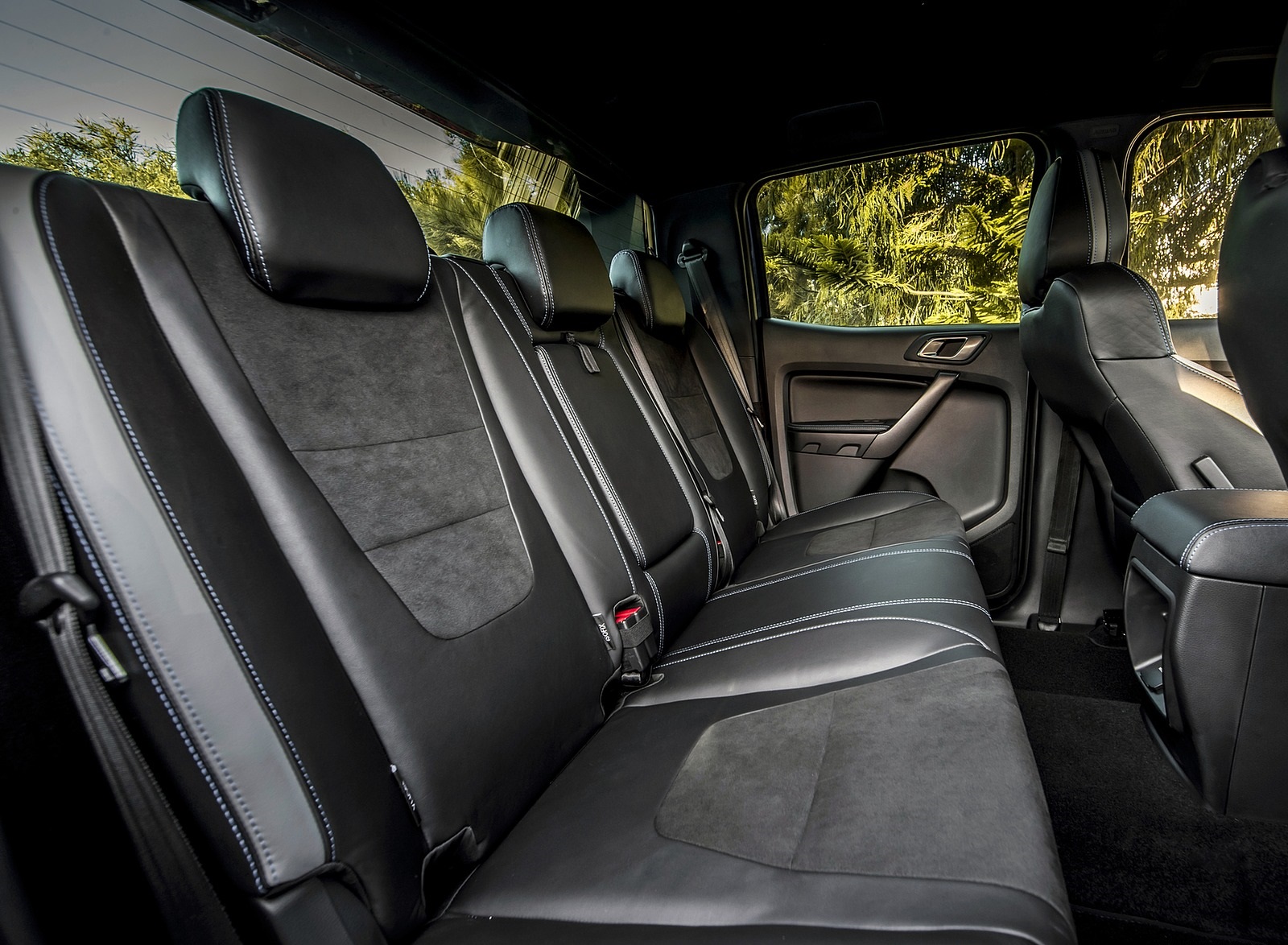 2019 Ford Ranger Raptor (Color: Conquer Grey) Interior Rear Seats Wallpapers #74 of 192