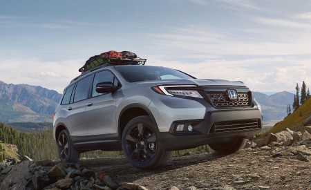 2019 Honda Passport Front Three-Quarter Wallpapers 450x275 (9)