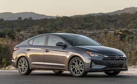 2019 Hyundai Elantra Front Three-Quarter Wallpapers 450x275 (6)