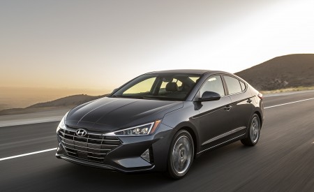 2019 Hyundai Elantra Front Three-Quarter Wallpapers 450x275 (2)