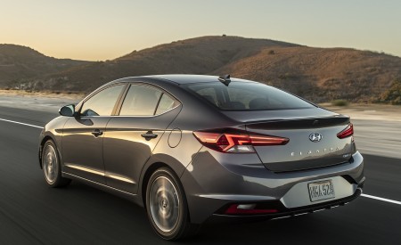 2019 Hyundai Elantra Rear Three-Quarter Wallpapers 450x275 (3)