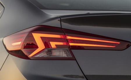 2019 Hyundai Elantra Tail Light Wallpapers 450x275 (14)