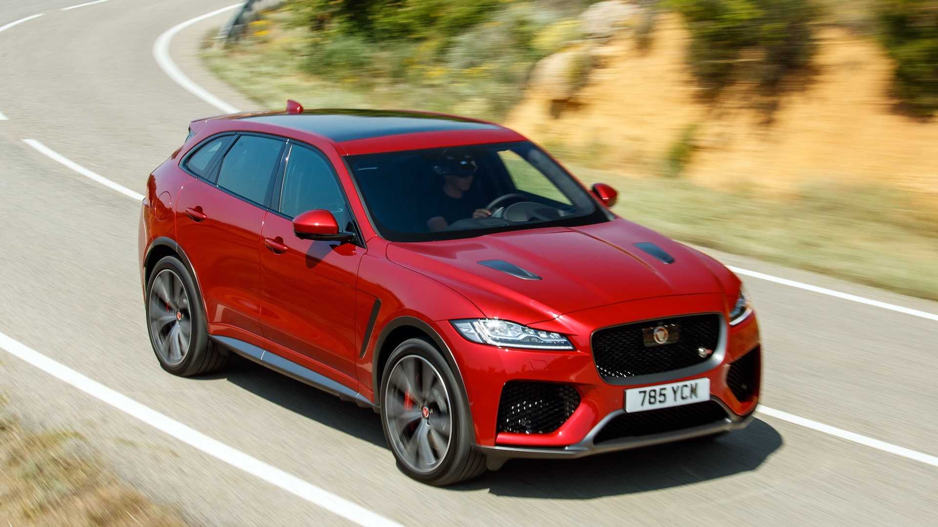 2019 Jaguar F-Pace SVR (Color: Firenze Red) Front Three-Quarter Wallpapers #33 of 102