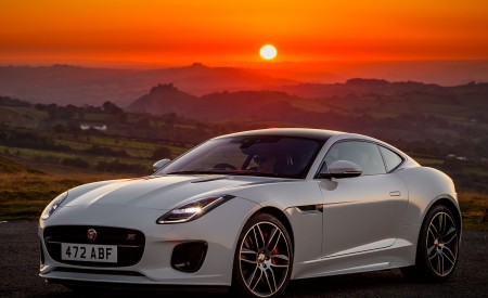 2019 Jaguar F-Type Chequered Flag Edition Front Three-Quarter Wallpapers 450x275 (8)