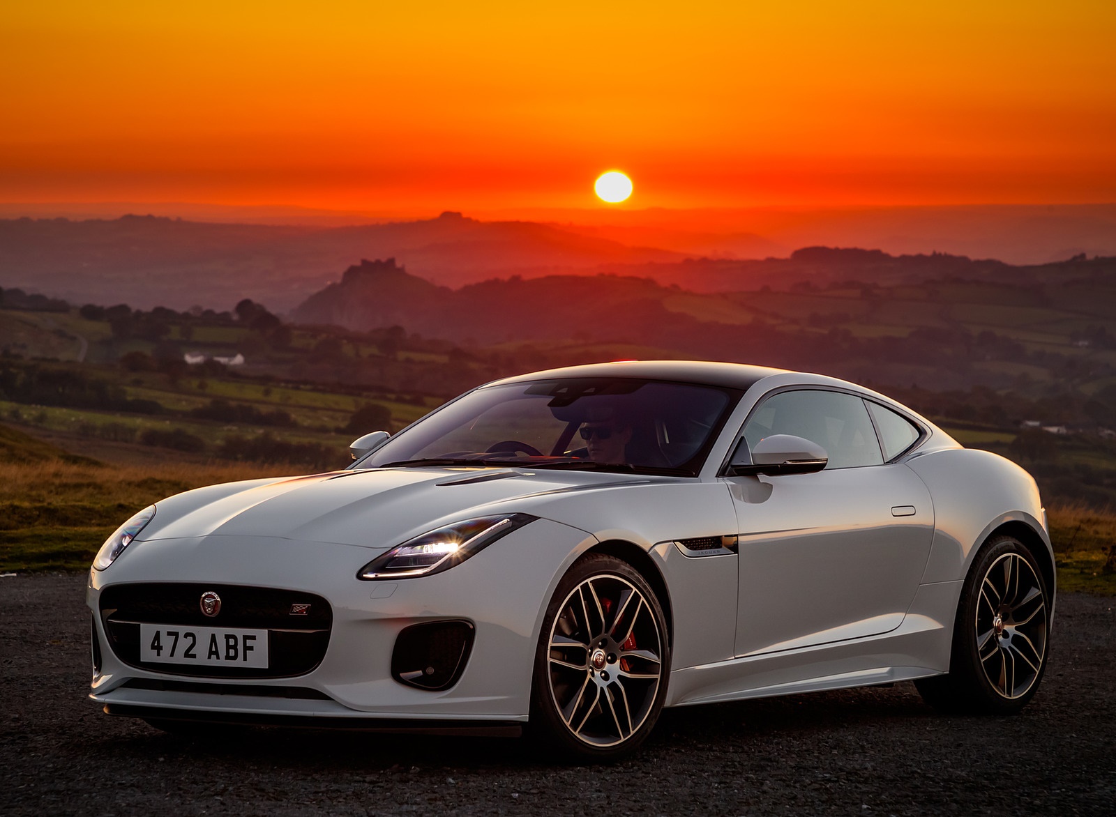 2019 Jaguar F-Type Chequered Flag Edition Front Three-Quarter Wallpapers #8 of 18