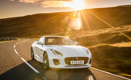 2019 Jaguar F-Type Chequered Flag Edition Front Three-Quarter Wallpapers 450x275 (2)