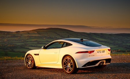 2019 Jaguar F-Type Chequered Flag Edition Rear Three-Quarter Wallpapers 450x275 (11)