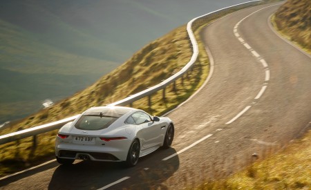 2019 Jaguar F-Type Chequered Flag Edition Rear Three-Quarter Wallpapers 450x275 (4)