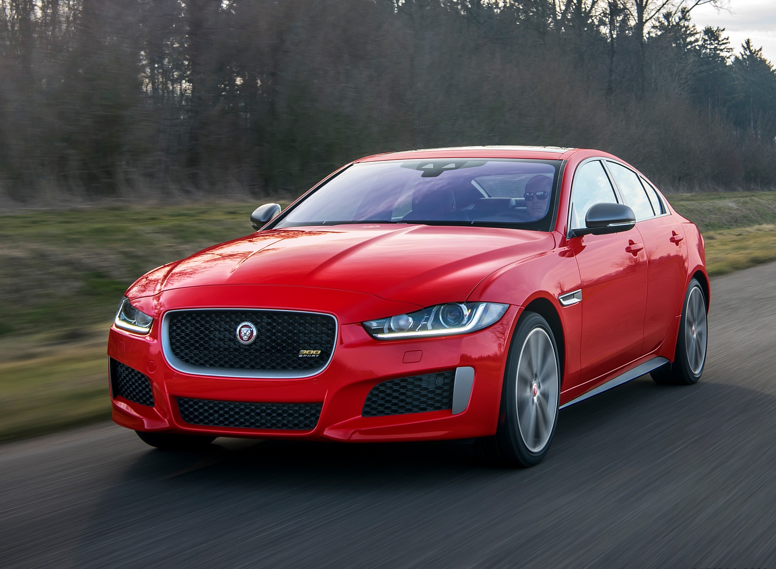 2019 Jaguar XE 300 SPORT Front Three-Quarter Wallpapers (2)