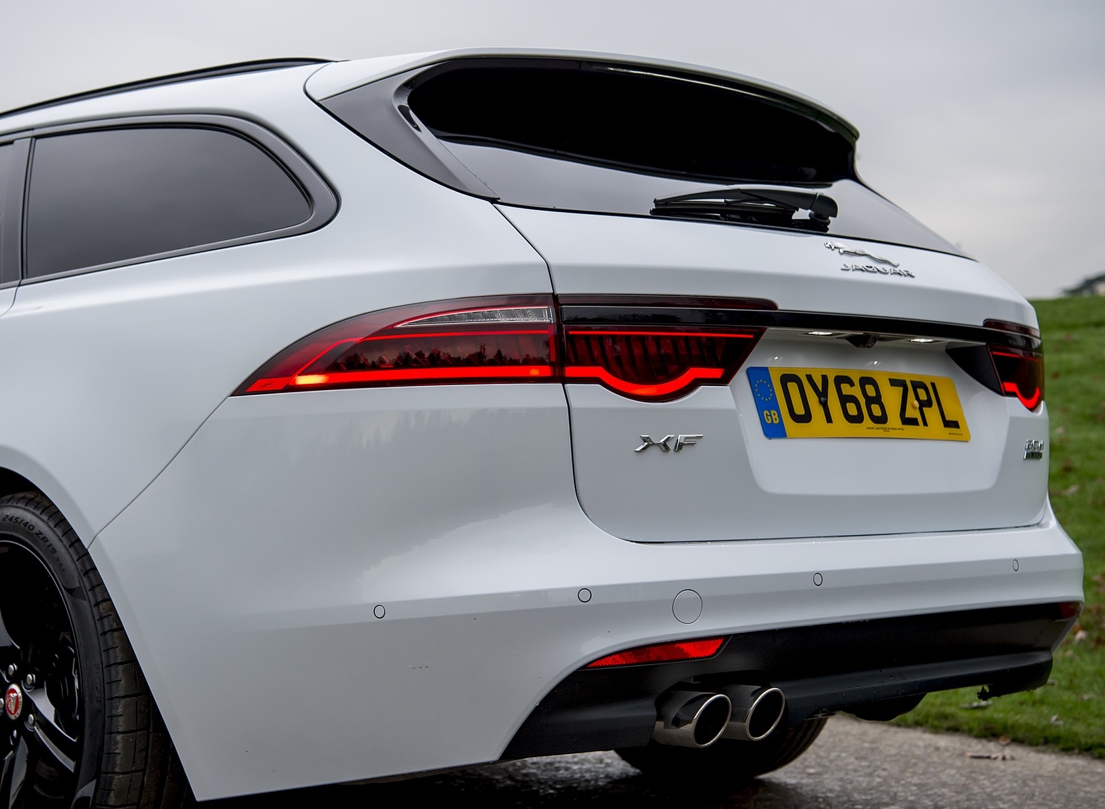 2019 Jaguar XF Sportbrake 20d AWD R-Sport Detail Wallpapers #34 of 51