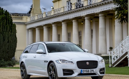 2019 Jaguar XF Sportbrake 20d AWD R-Sport Front Three-Quarter Wallpapers 450x275 (15)