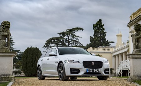 2019 Jaguar XF Sportbrake 20d AWD R-Sport Front Three-Quarter Wallpapers 450x275 (30)