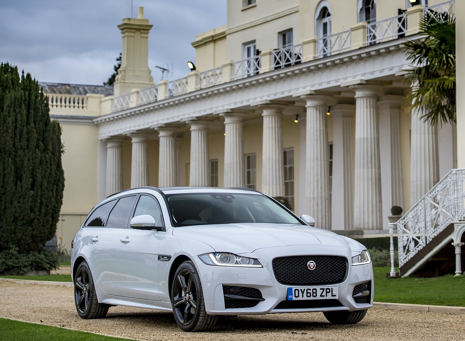 2019 Jaguar XF Sportbrake 20d AWD R-Sport Front Three-Quarter Wallpapers #16 of 51