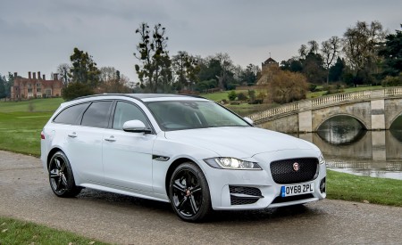 2019 Jaguar XF Sportbrake 20d AWD R-Sport Front Three-Quarter Wallpapers 450x275 (19)