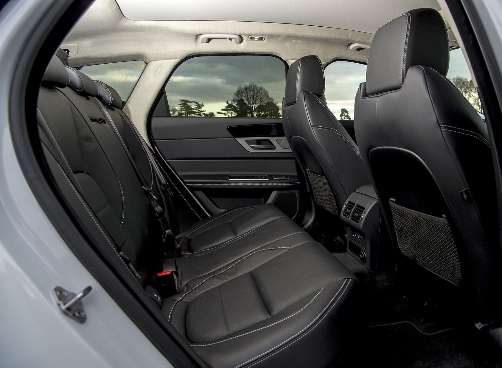 2019 Jaguar XF Sportbrake 20d AWD R-Sport Interior Rear Seats Wallpapers #46 of 51