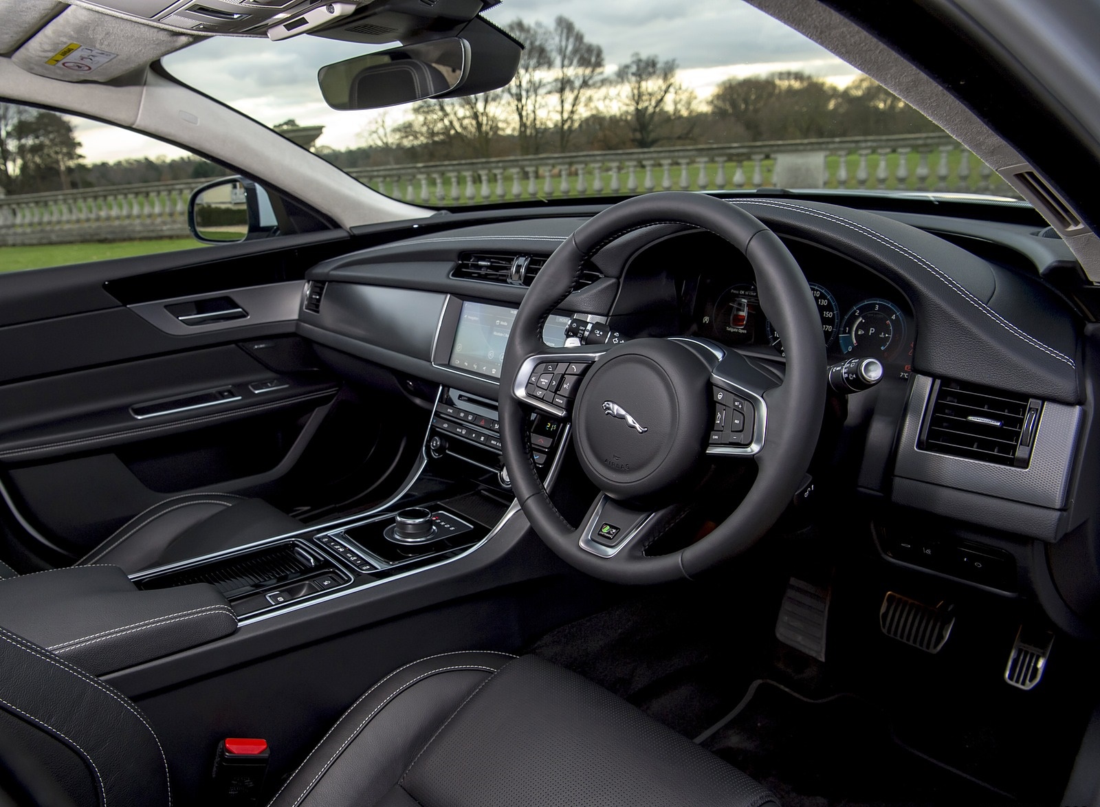 Jaguar Xf 2019 Interior