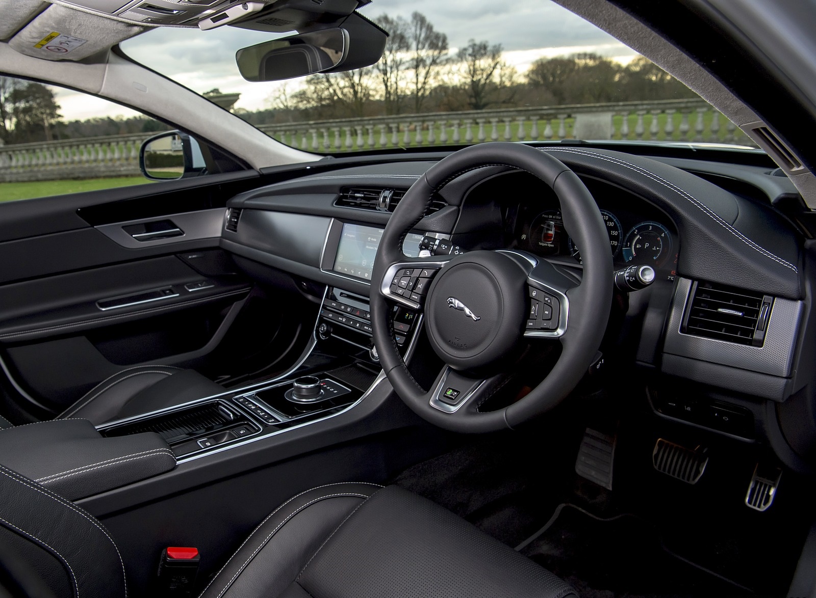 2019 Jaguar XF Sportbrake 20d AWD R-Sport Interior Wallpapers #41 of 51