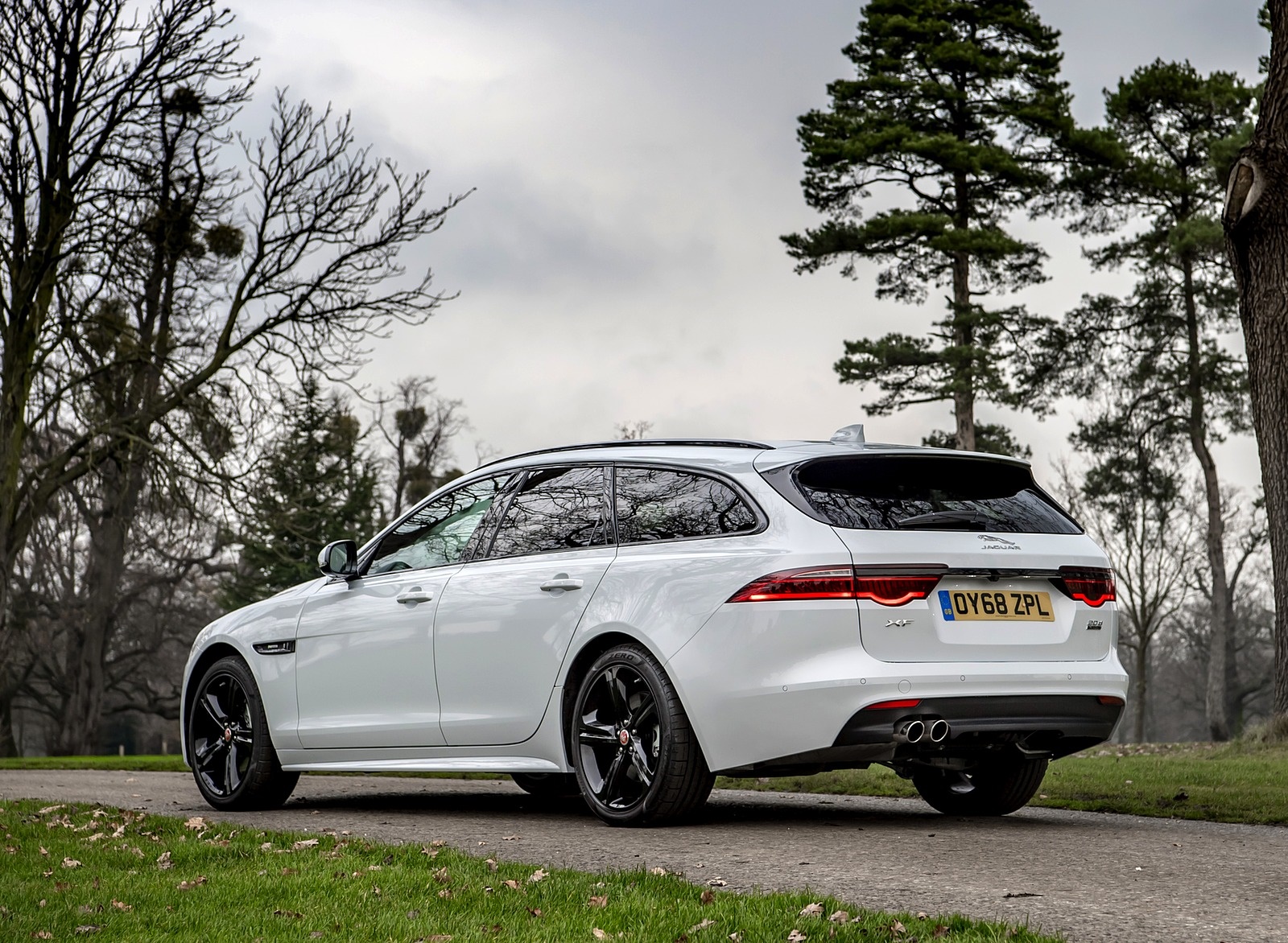 2019 Jaguar XF Sportbrake 20d AWD R-Sport Rear Three-Quarter Wallpapers #25 of 51