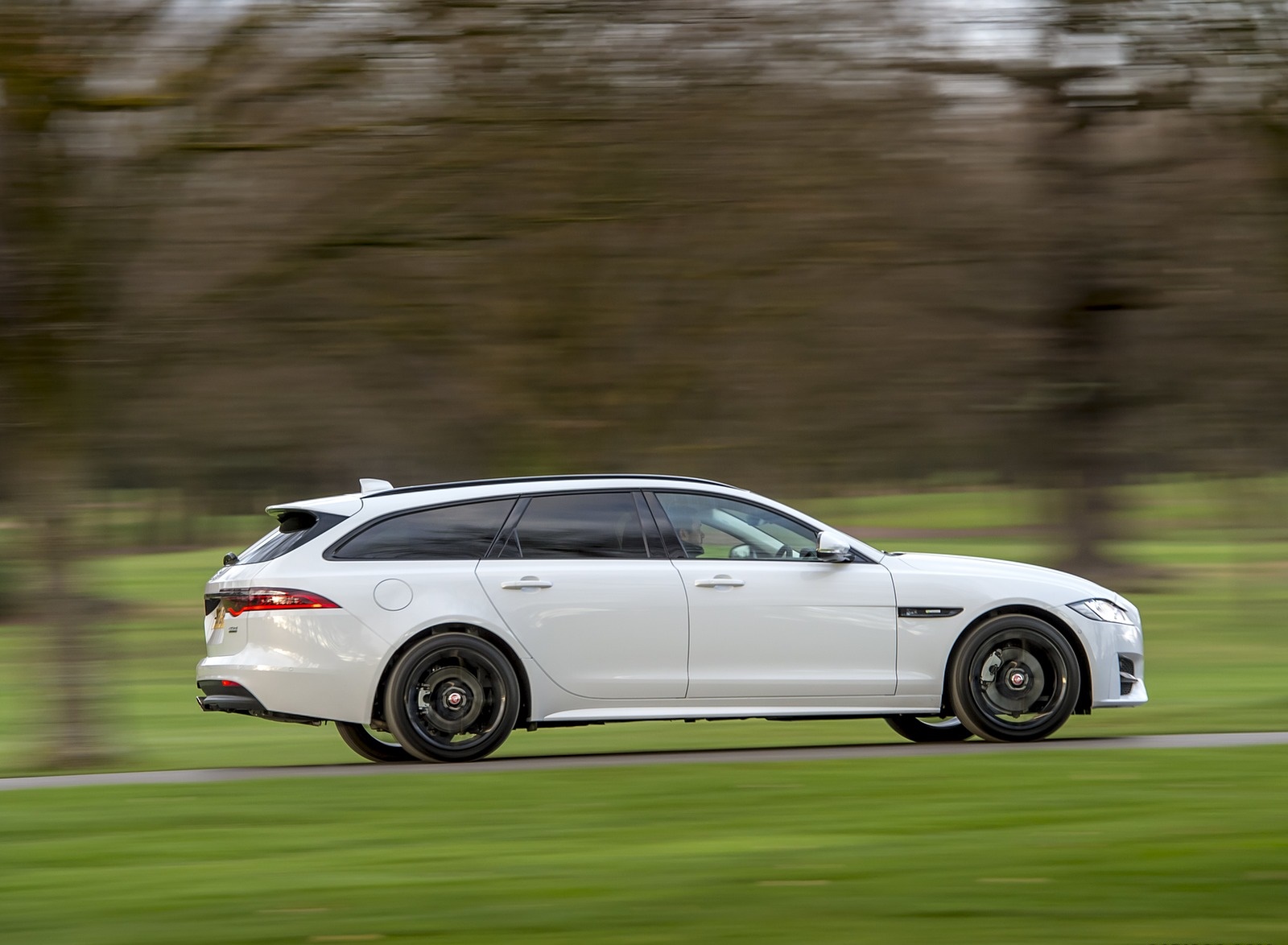 2019 Jaguar XF Sportbrake 20d AWD R-Sport Side Wallpapers #2 of 51