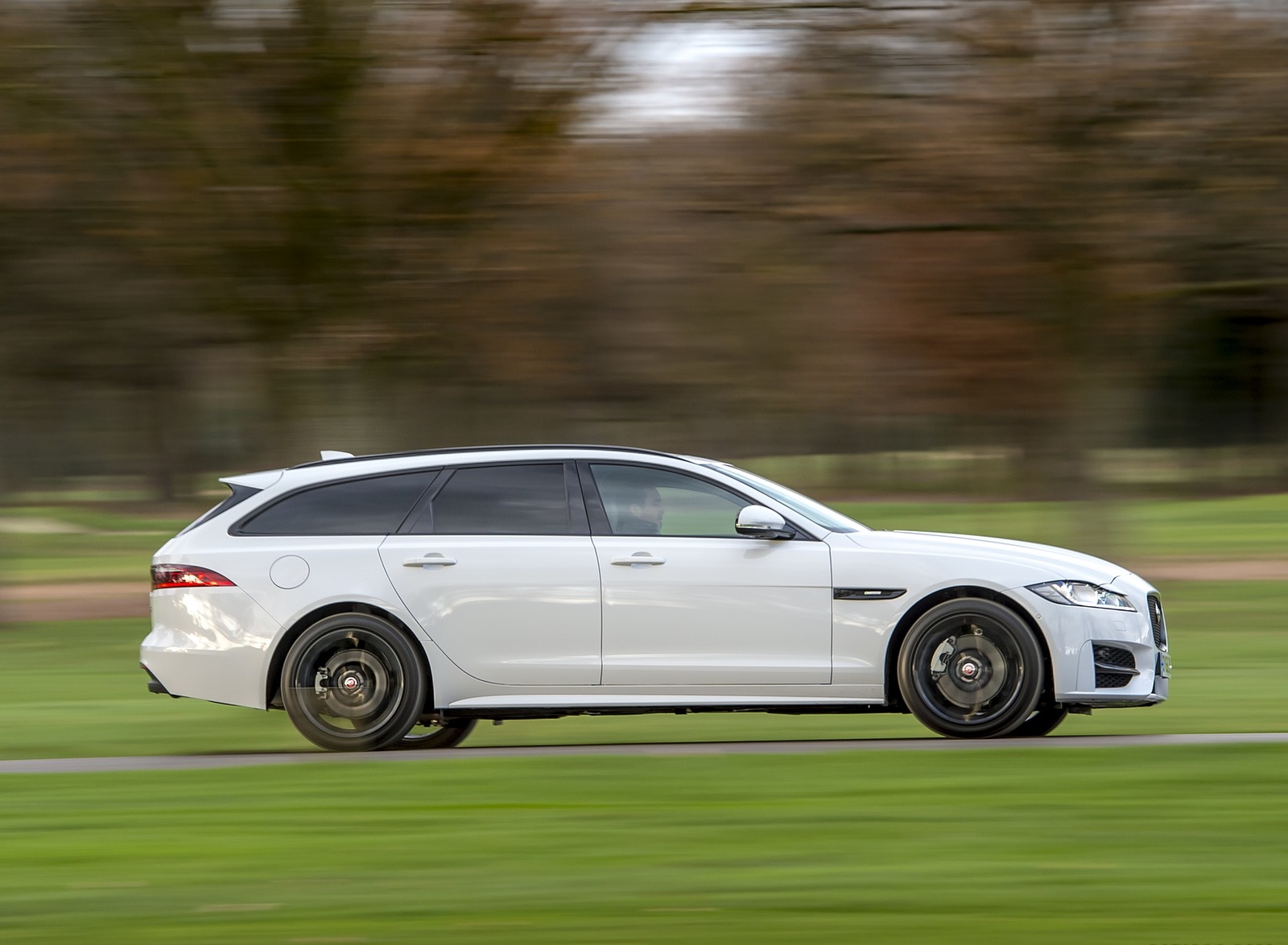 2019 Jaguar XF Sportbrake 20d AWD R-Sport Side Wallpapers (3)