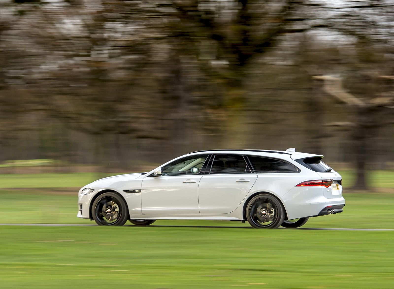 2019 Jaguar XF Sportbrake 20d AWD R-Sport Side Wallpapers #6 of 51