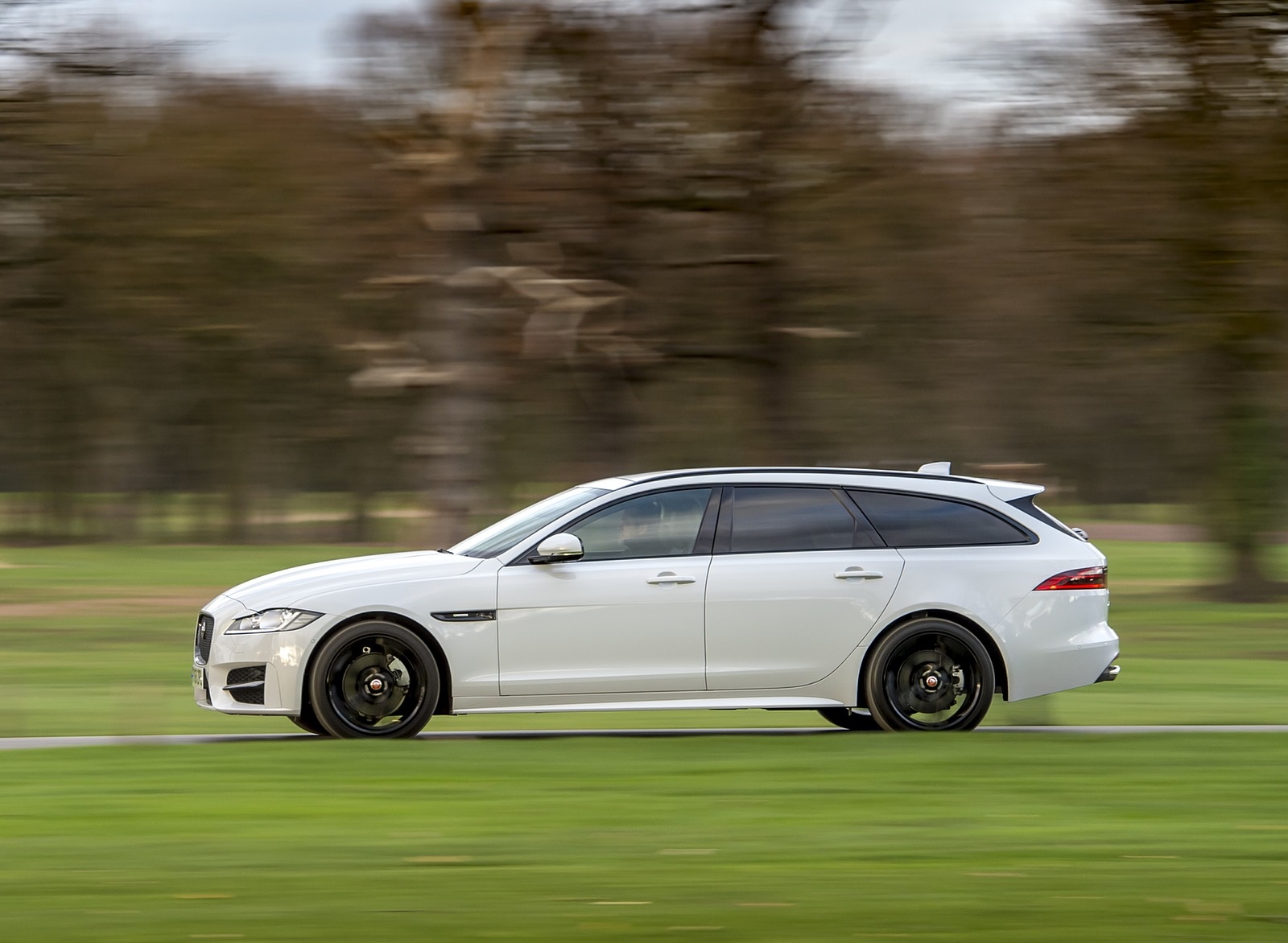 2019 Jaguar XF Sportbrake 20d AWD R-Sport Side Wallpapers (7)