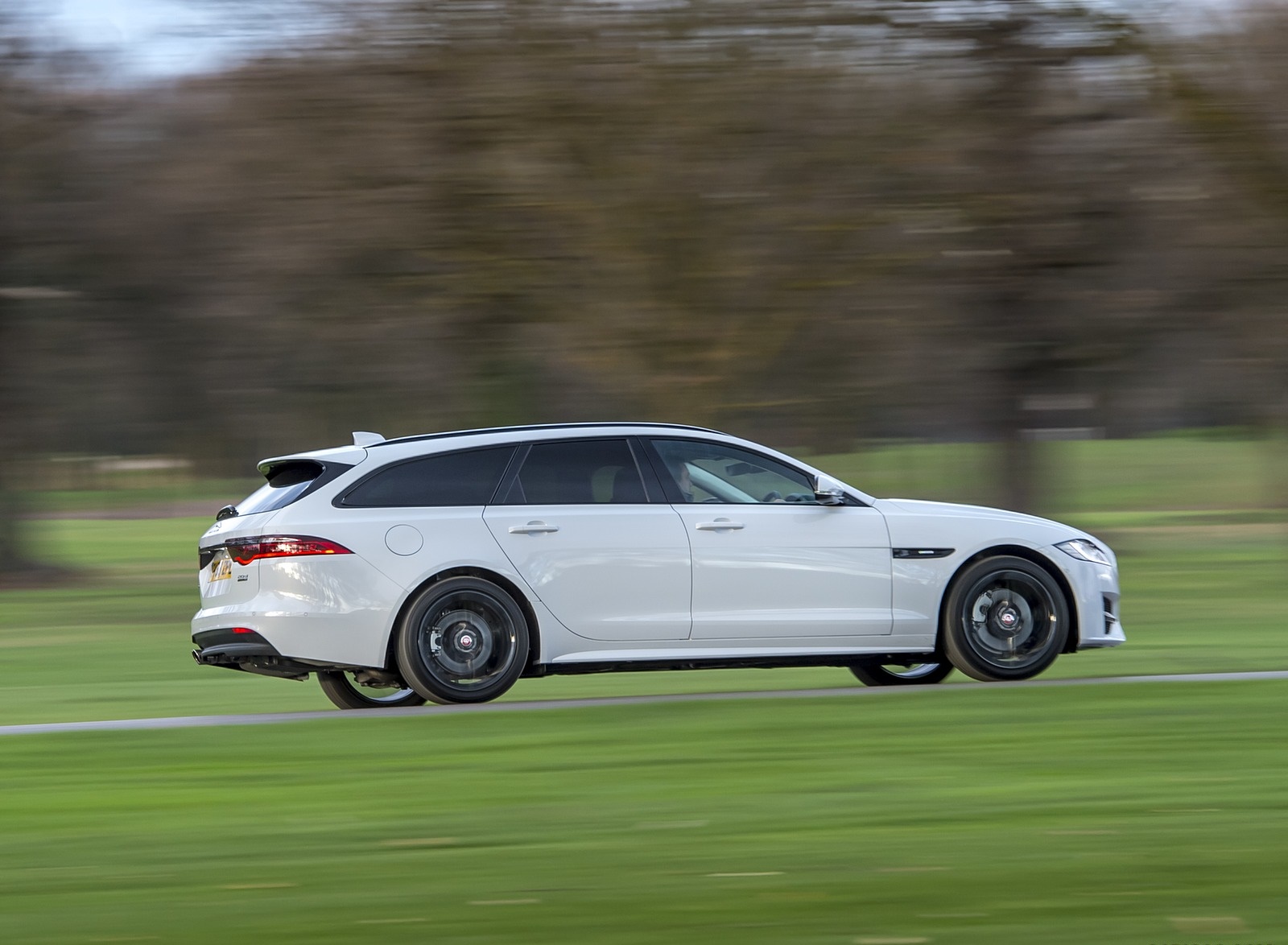 2019 Jaguar XF Sportbrake 20d AWD R-Sport Side Wallpapers (8)