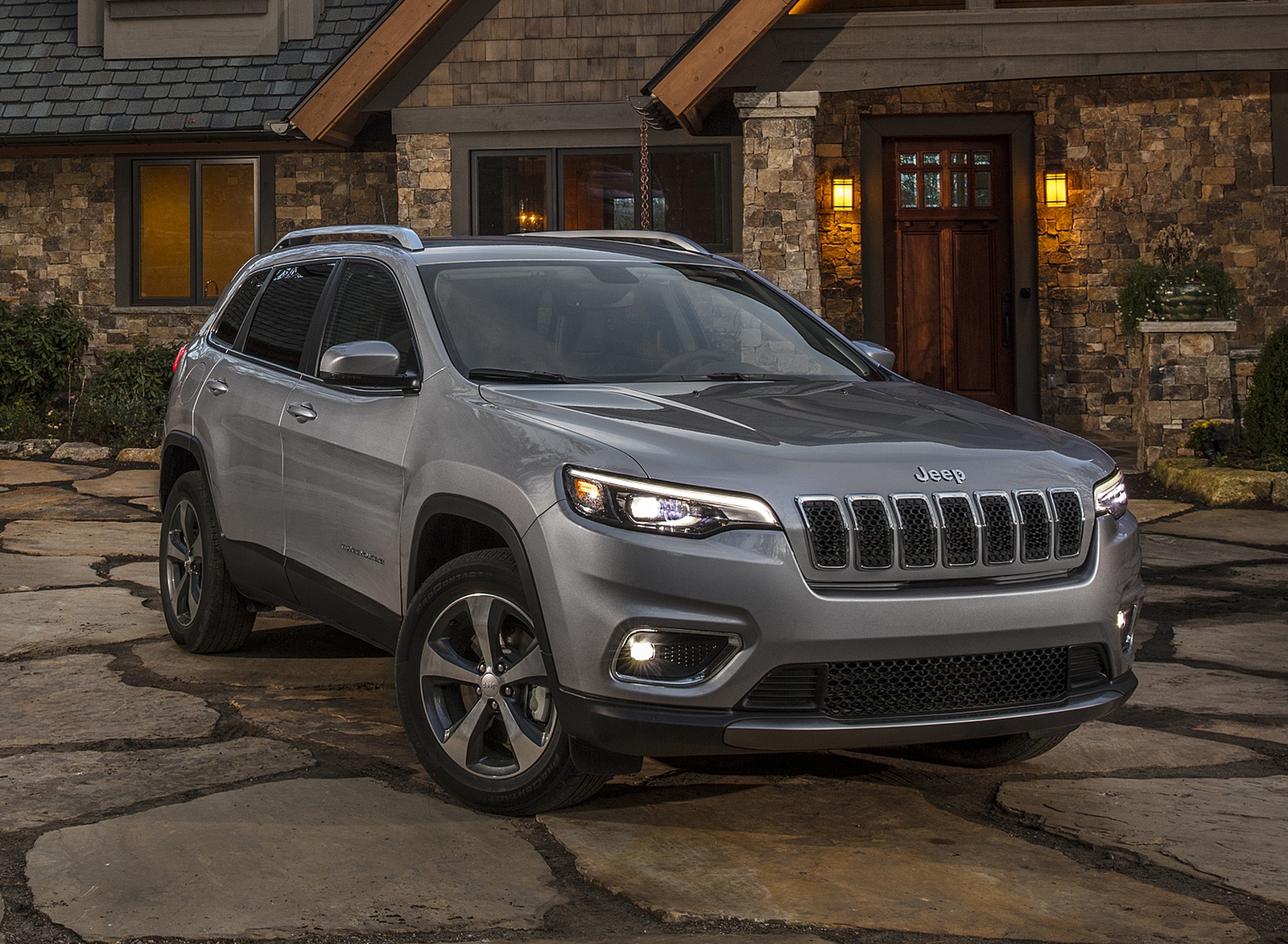 2019 Jeep Cherokee Limited Front Three-Quarter Wallpapers #56 of 75