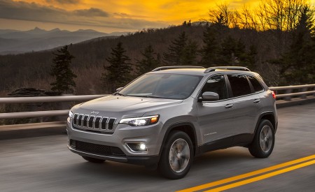 2019 Jeep Cherokee Limited Front Three-Quarter Wallpapers 450x275 (45)
