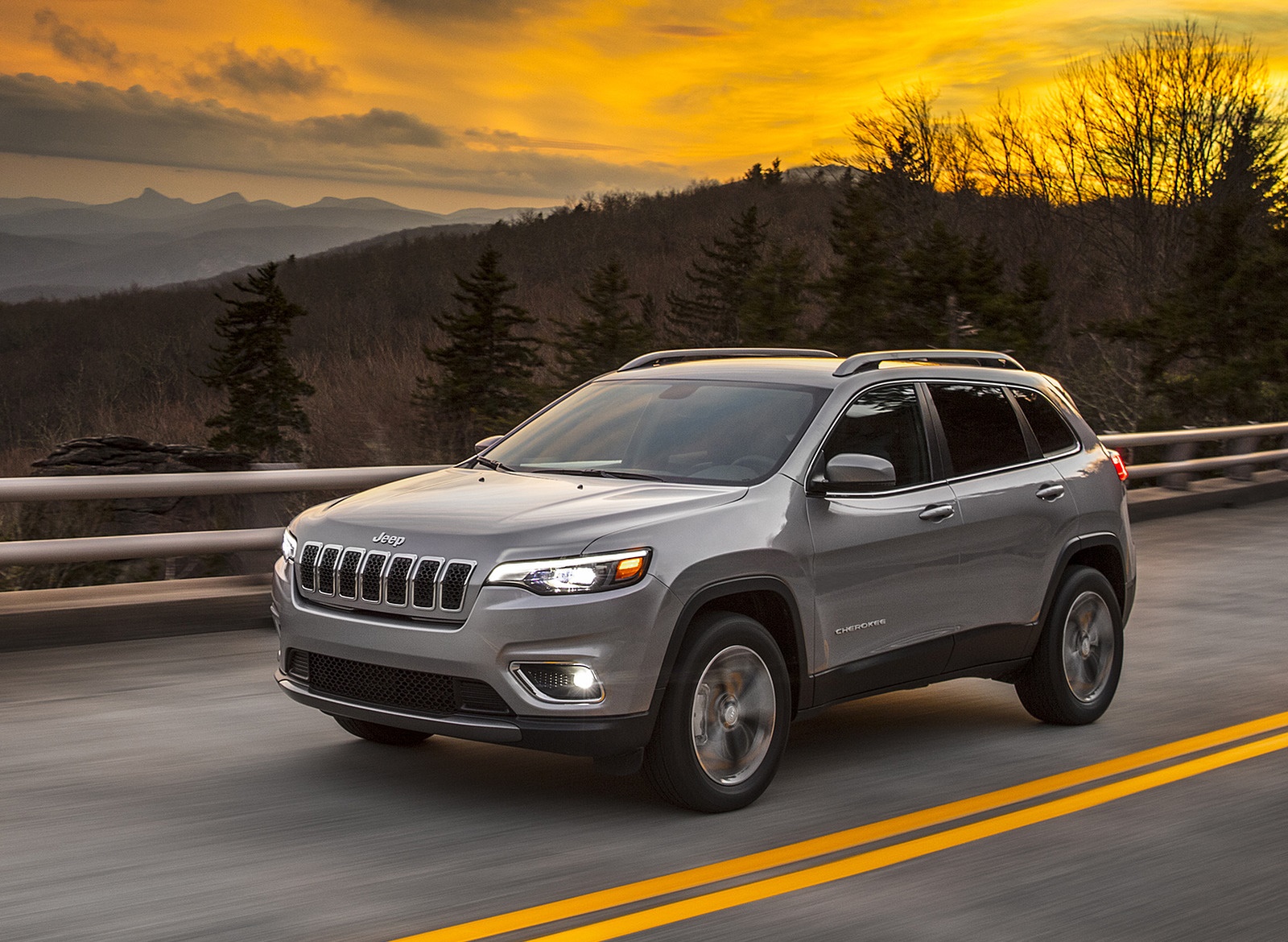 2019 Jeep Cherokee Limited Front Three-Quarter Wallpapers #45 of 75
