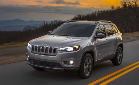 2019 Jeep Cherokee Limited Front Three-Quarter Wallpapers 450x275 (44)