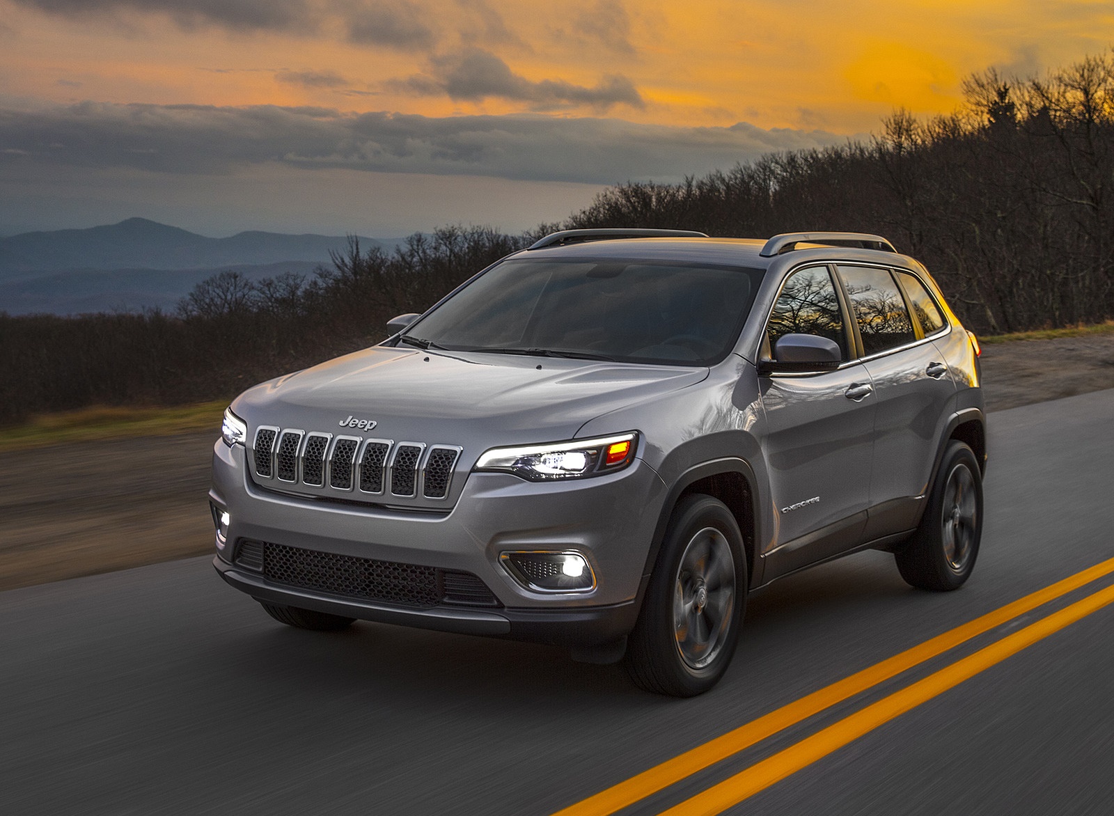 2019 Jeep Cherokee Limited Front Three-Quarter Wallpapers #44 of 75