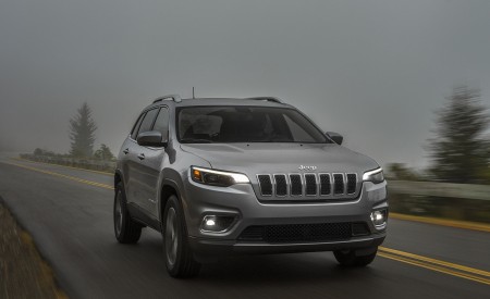 2019 Jeep Cherokee Limited Front Three-Quarter Wallpapers 450x275 (46)