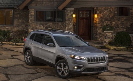 2019 Jeep Cherokee Limited Front Three-Quarter Wallpapers 450x275 (52)