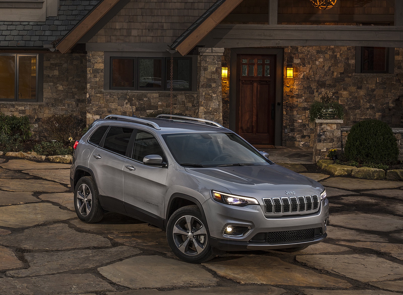 2019 Jeep Cherokee Limited Front Three-Quarter Wallpapers #52 of 75