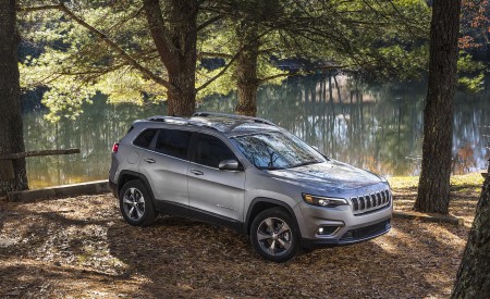 2019 Jeep Cherokee Limited Front Three-Quarter Wallpapers 450x275 (43)