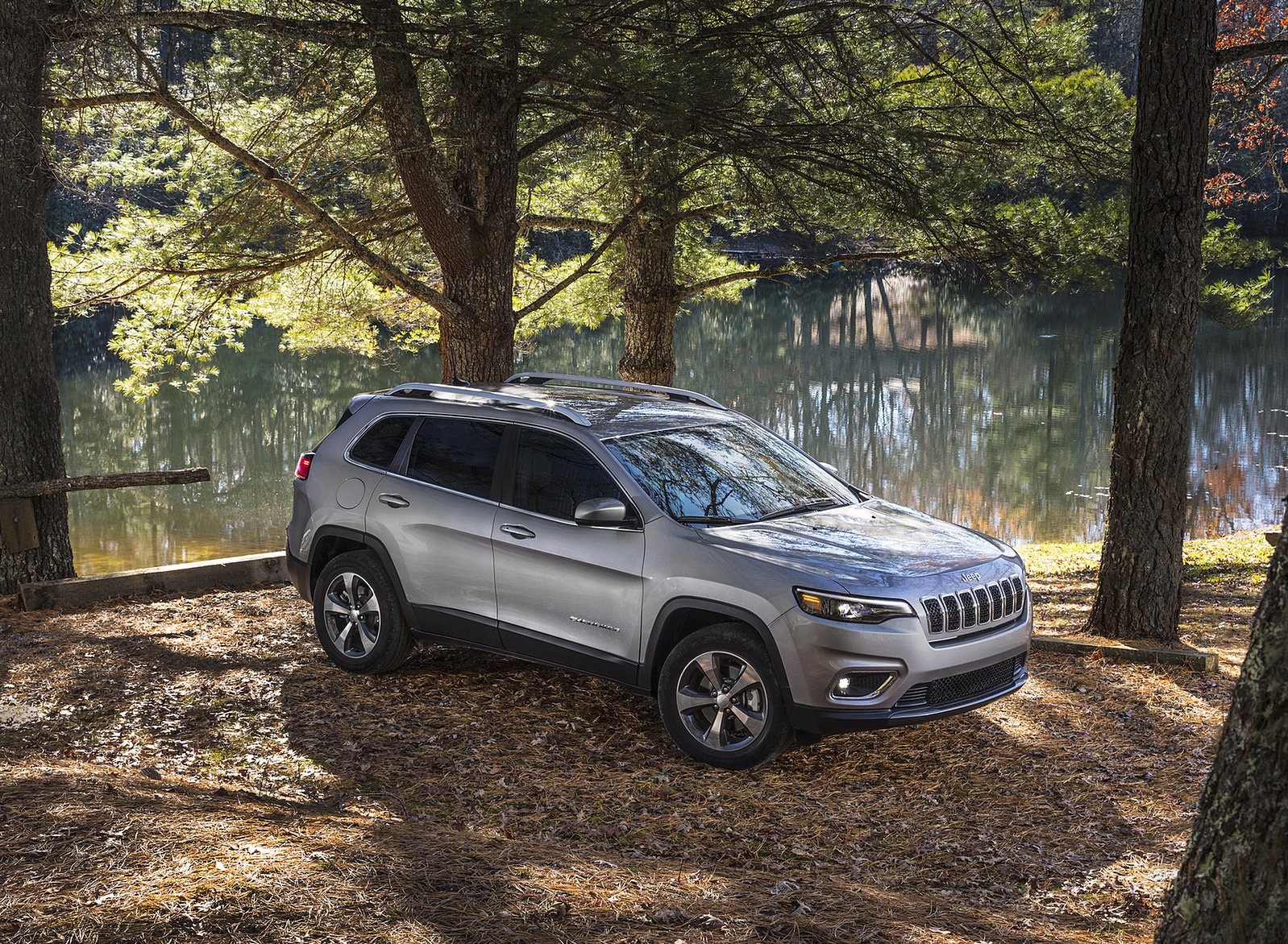 2019 Jeep Cherokee Limited Front Three-Quarter Wallpapers #43 of 75