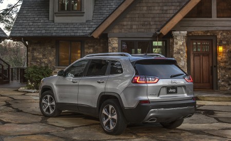 2019 Jeep Cherokee Limited Rear Three-Quarter Wallpapers 450x275 (54)