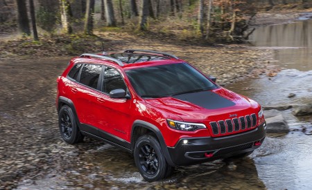 2019 Jeep Cherokee Trailhawk Front Three-Quarter Wallpapers 450x275 (41)