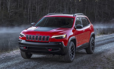 2019 Jeep Cherokee Trailhawk Front Three-Quarter Wallpapers 450x275 (7)
