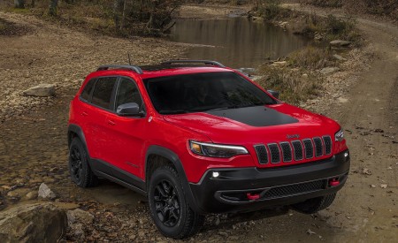 2019 Jeep Cherokee Trailhawk Front Three-Quarter Wallpapers 450x275 (39)